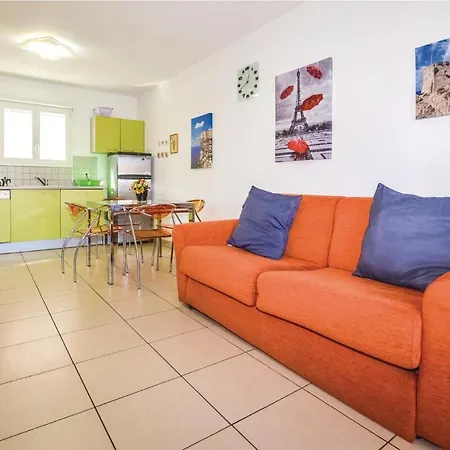 Awesome In W/ Outdoor Swimming Pool, Wifi And 1 Bedrooms *