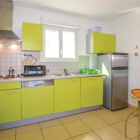 Hébergement de vacances Awesome In W/ Outdoor Swimming Pool, Wifi And 1 Bedrooms