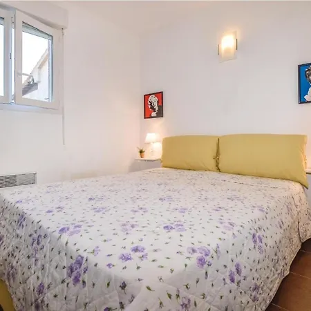Hébergement de vacances Awesome In W/ Outdoor Swimming Pool, Wifi And 1 Bedrooms *